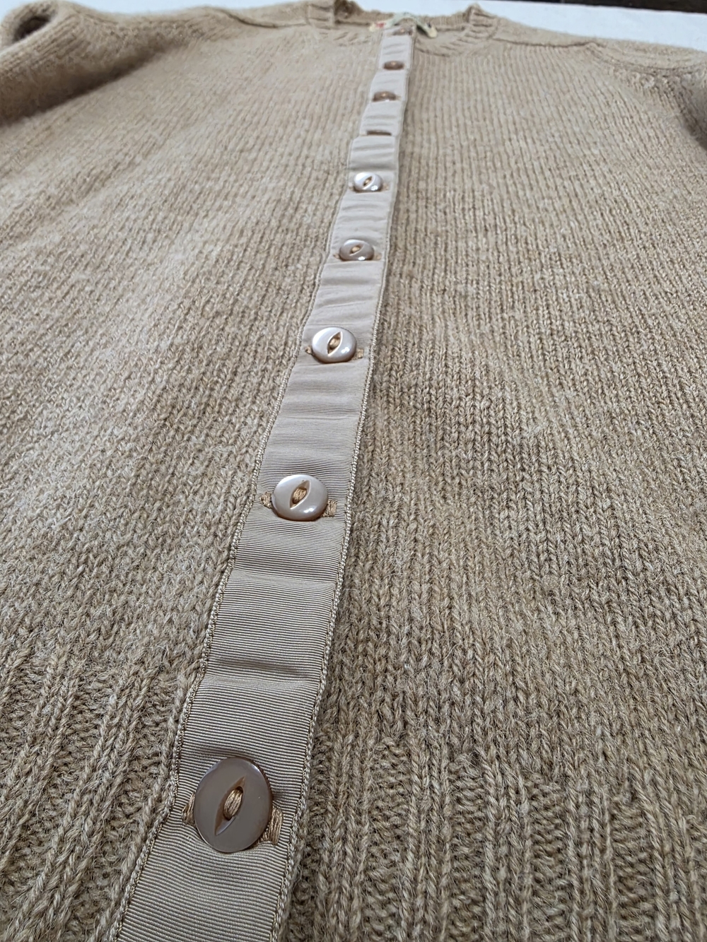 Vintage Pringle of Scotland Tan Cardigan 100% New Wool Shetland Size 40 Large - Picture 5 of 8